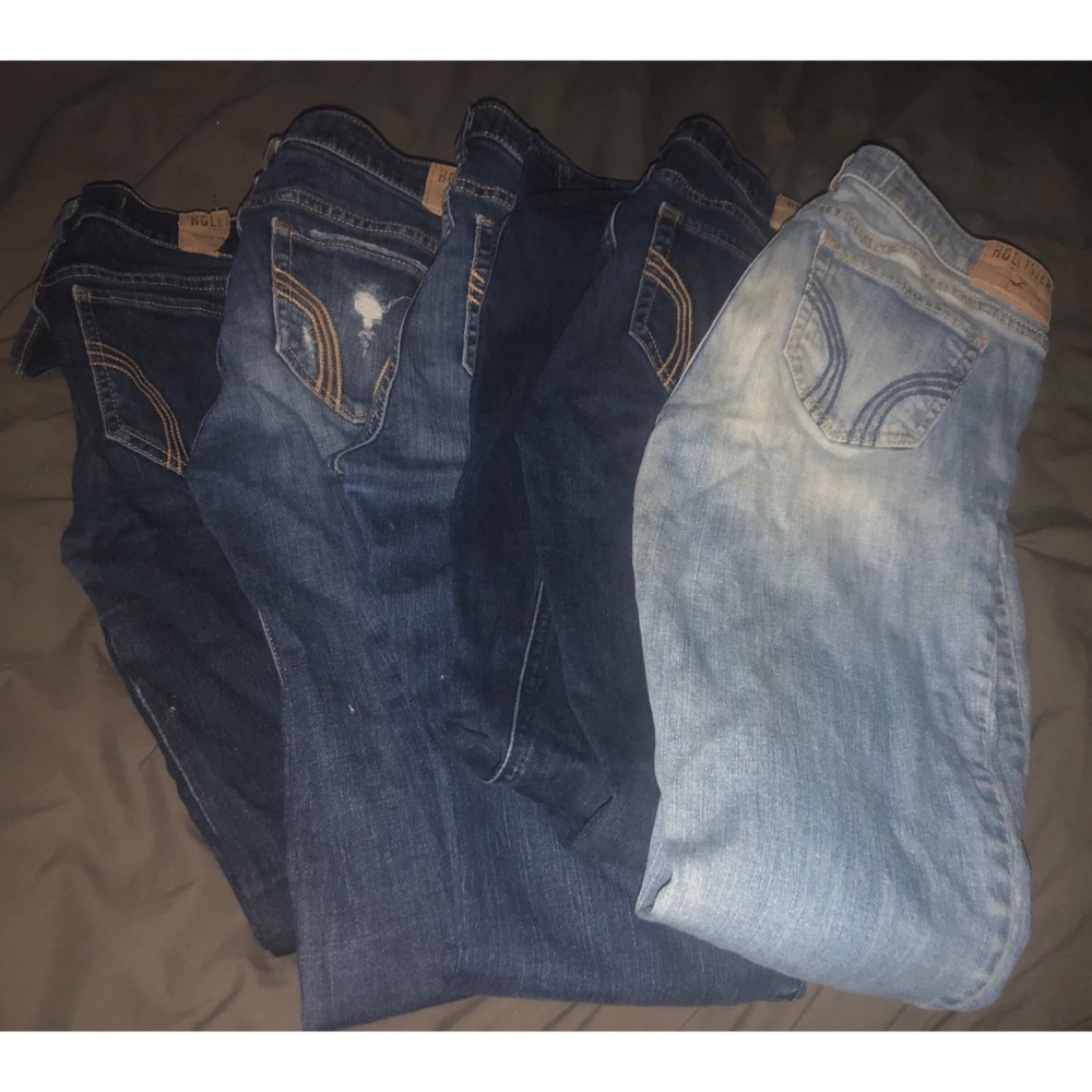 Hollister jeans. 4 pairs size 26 and 1 size 28.
